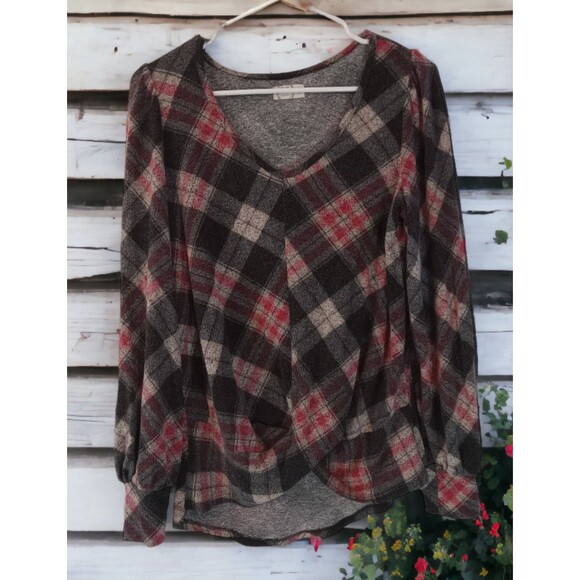 🌍5/$10🌏 XS Maurices Plaid Blouse with tummy knot - Picture 1 of 9